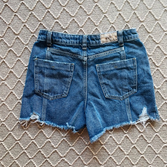 Zara Cutoff Shorts Size 4 Denim Jean Shorts Distressed Raw Hem - Picture 3 of 7